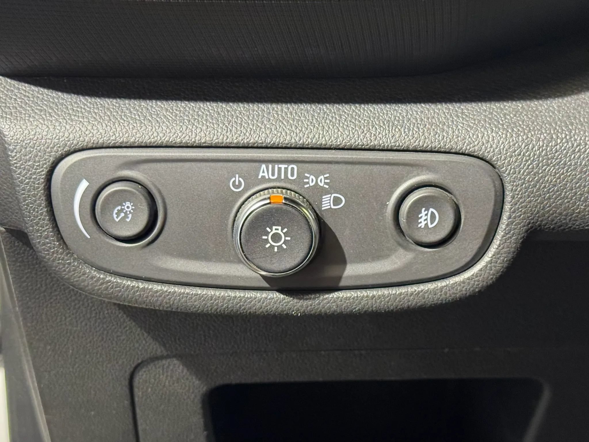 Used 2021 Chevrolet TrailBlazer ACTIV w/ Technology Package FWD image 10
