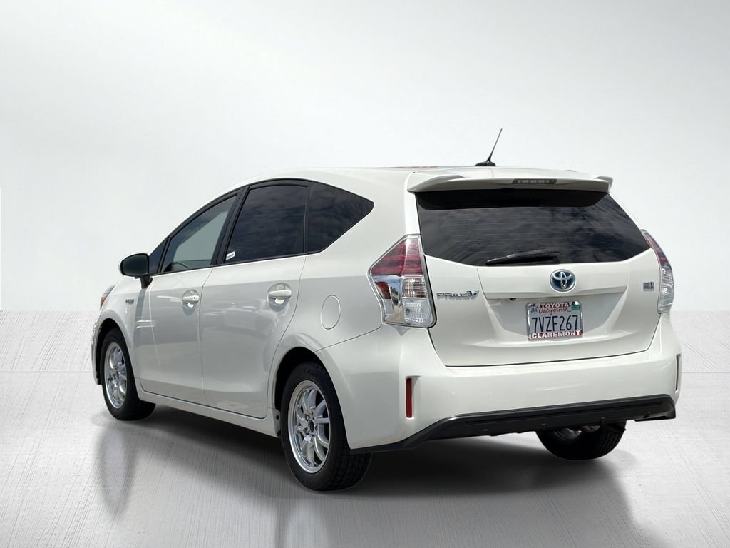 Certified 2017 Toyota Prius V FWD image 4