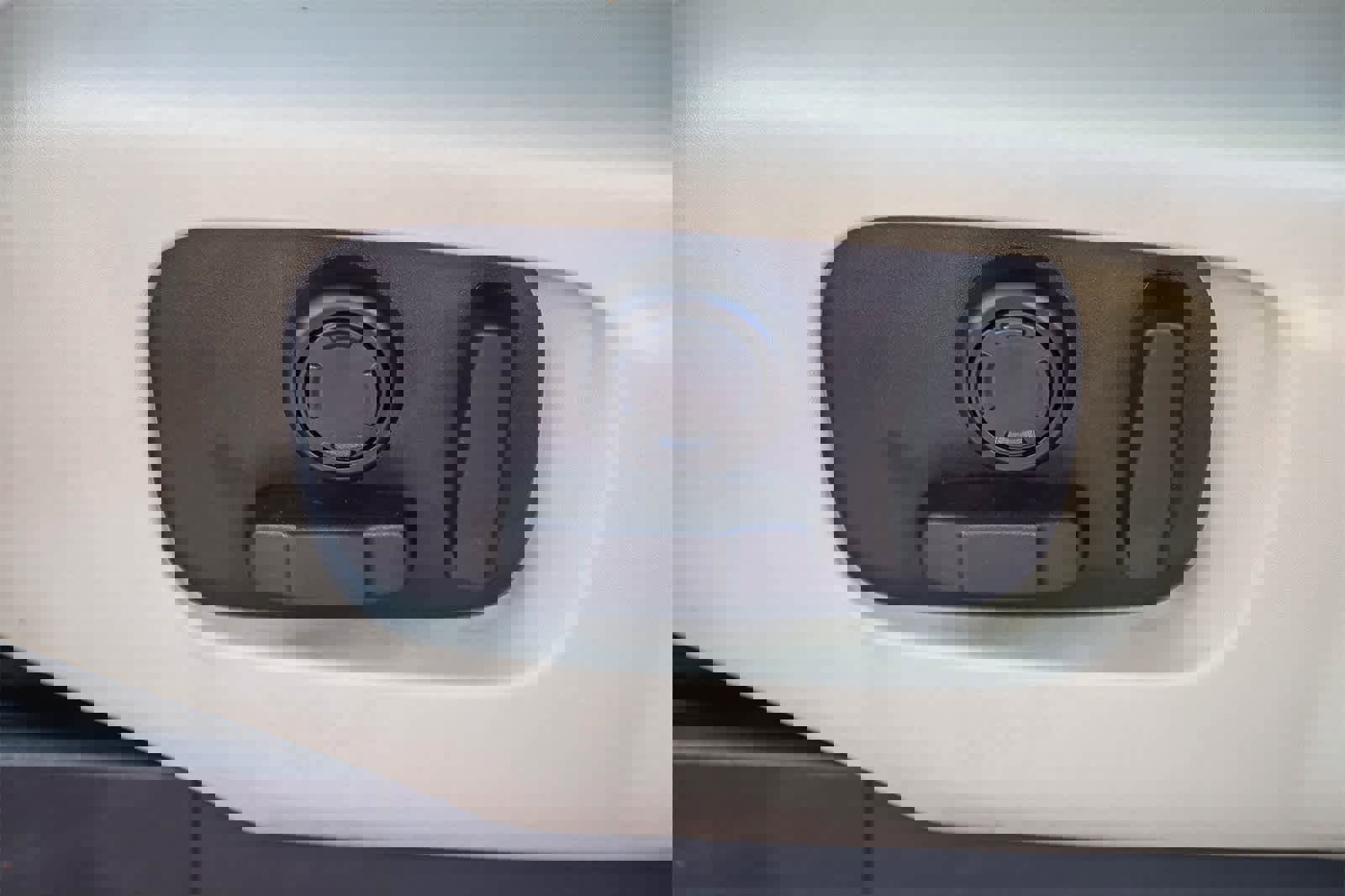 Used 2020 Land Rover Discovery Landmark image 24