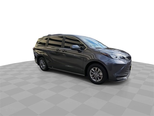 Used 2025 Toyota Sienna LE video 2