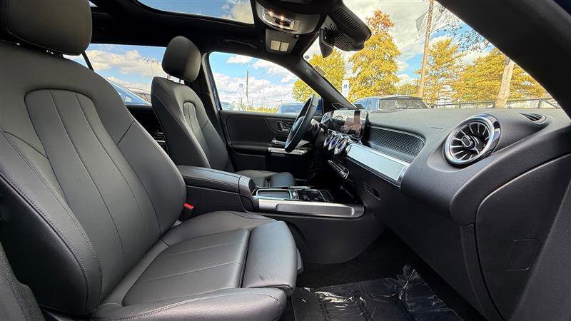 Used 2024 Mercedes-Benz GLB 250 4MATIC image 37