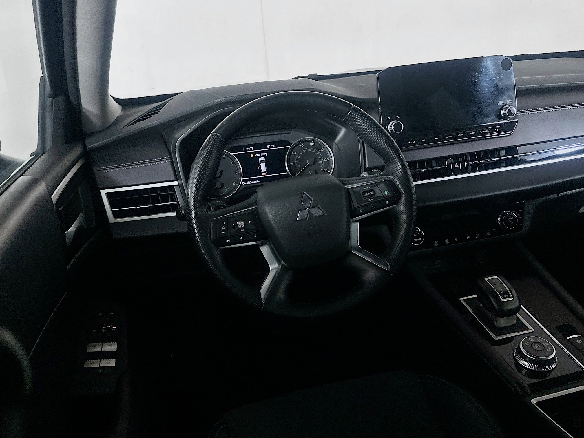 Used 2024 Mitsubishi Outlander SE image 17