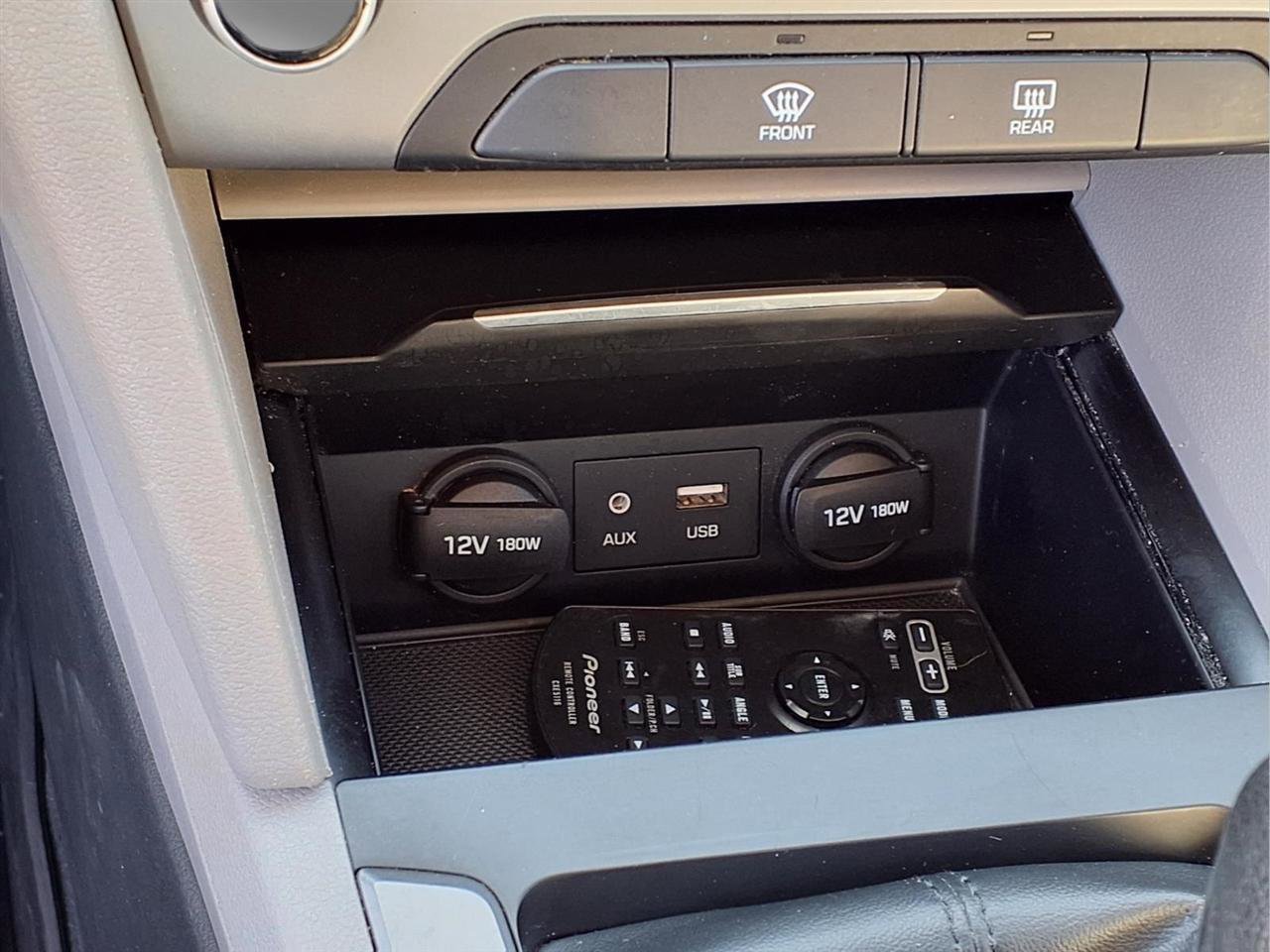 Used 2017 Hyundai Elantra SE image 7