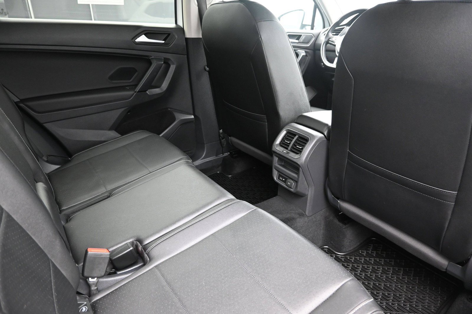 Used 2019 Volkswagen Tiguan SE w/ Panoramic Sunroof Package AWD/4WD image 24