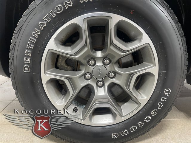 Used 2022 Jeep Cherokee Trailhawk image 7