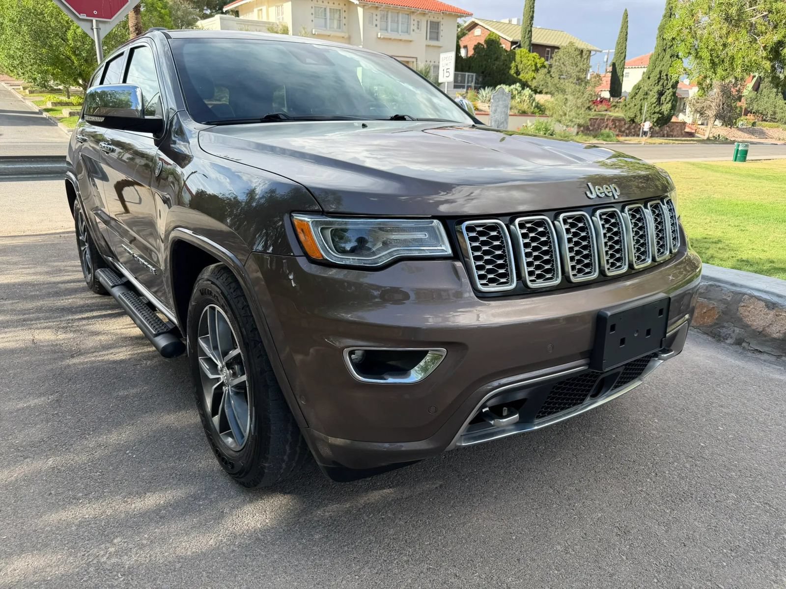 Used 2018 Jeep Grand Cherokee Overland AWD/4WD image 7