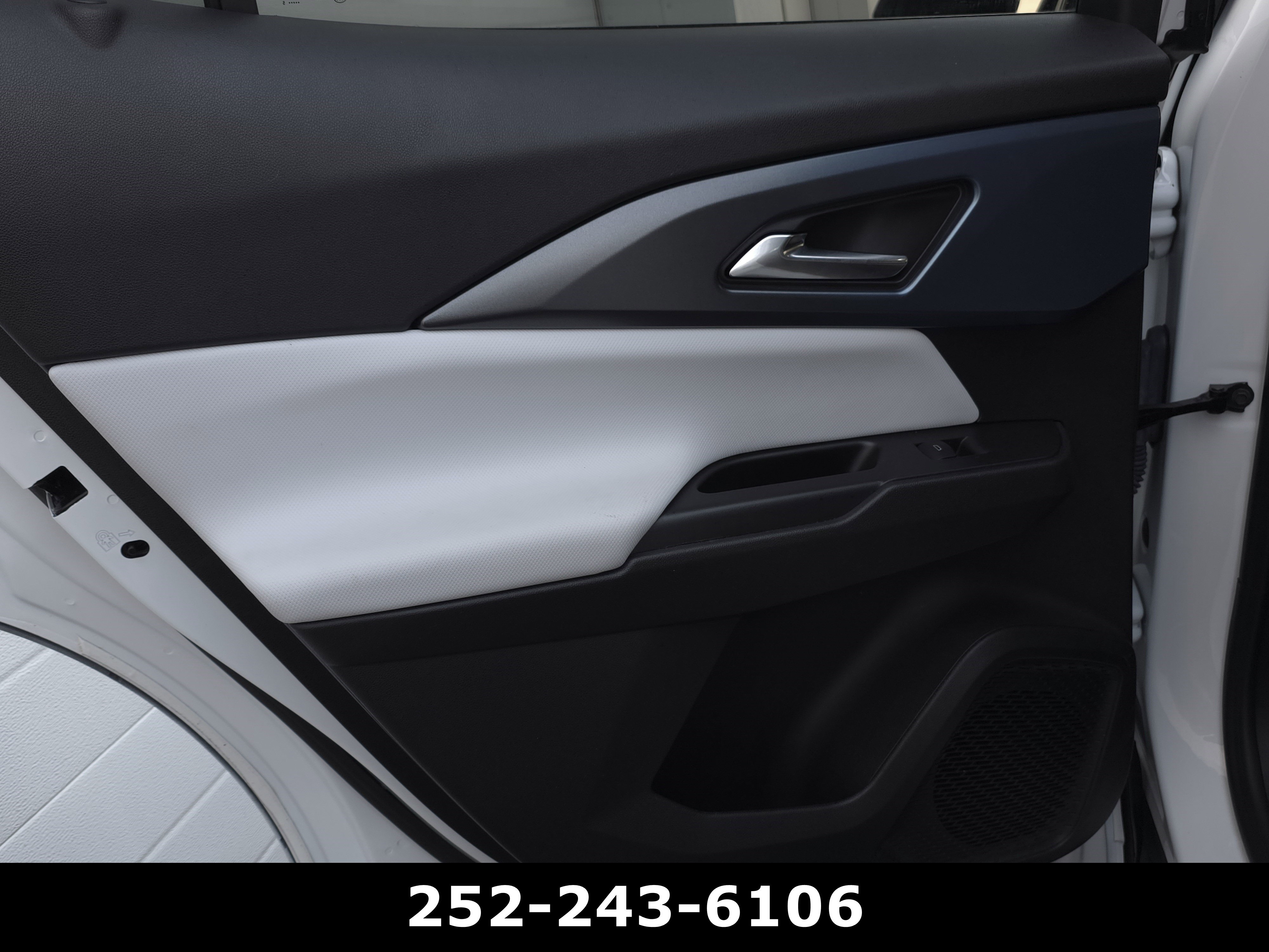 Used 2025 Chevrolet Equinox EV LT FWD image 32