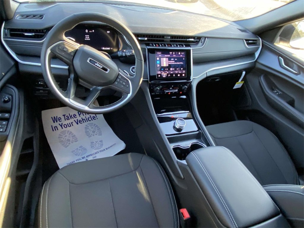 New 2025 Jeep Grand Cherokee L Laredo w/ Luxury Tech Group I image 37