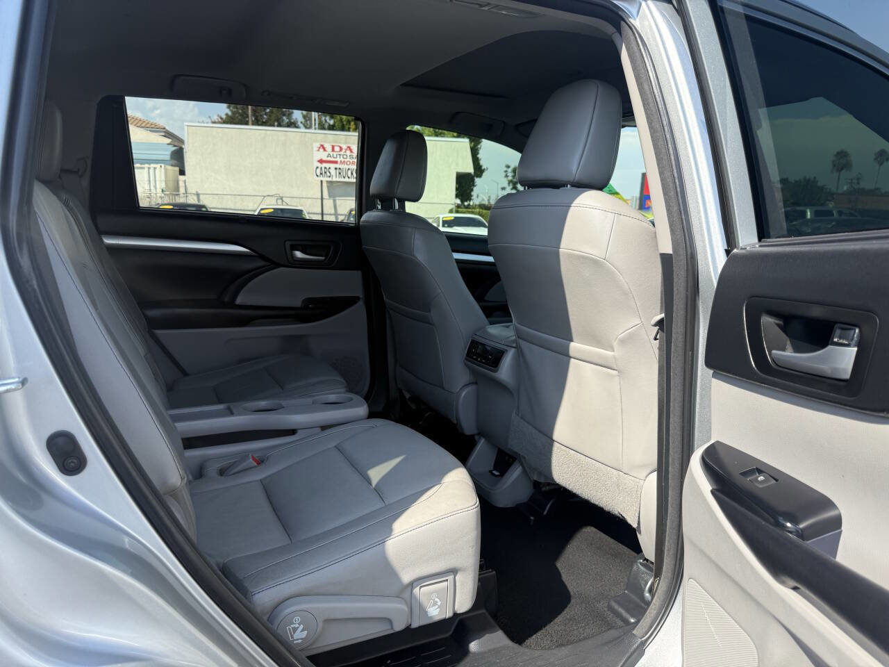 Used 2018 Toyota Highlander XLE image 12