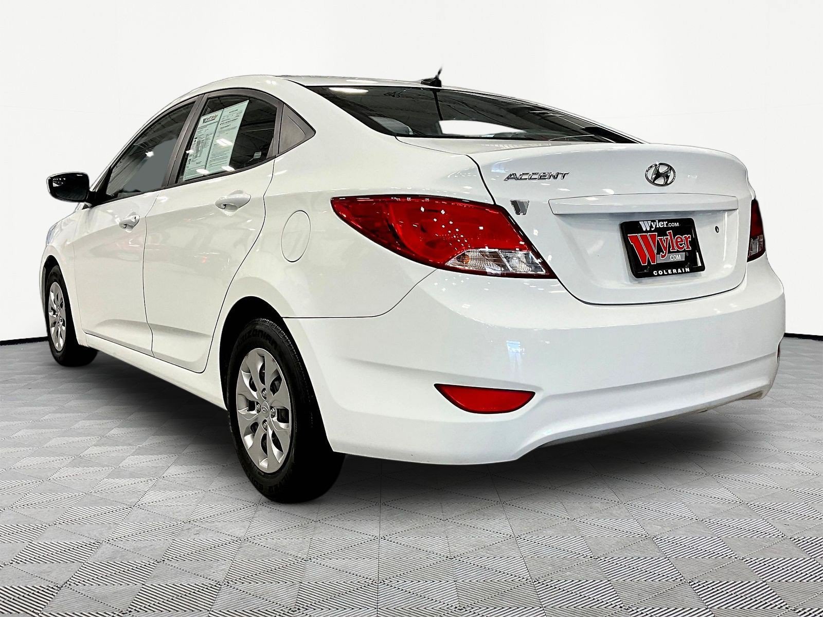 Used 2015 Hyundai Accent GLS FWD image 4