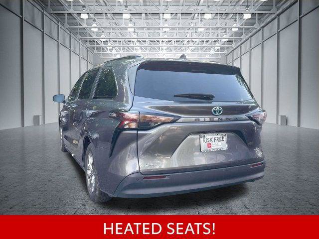 Certified 2025 Toyota Sienna XLE FWD image 9