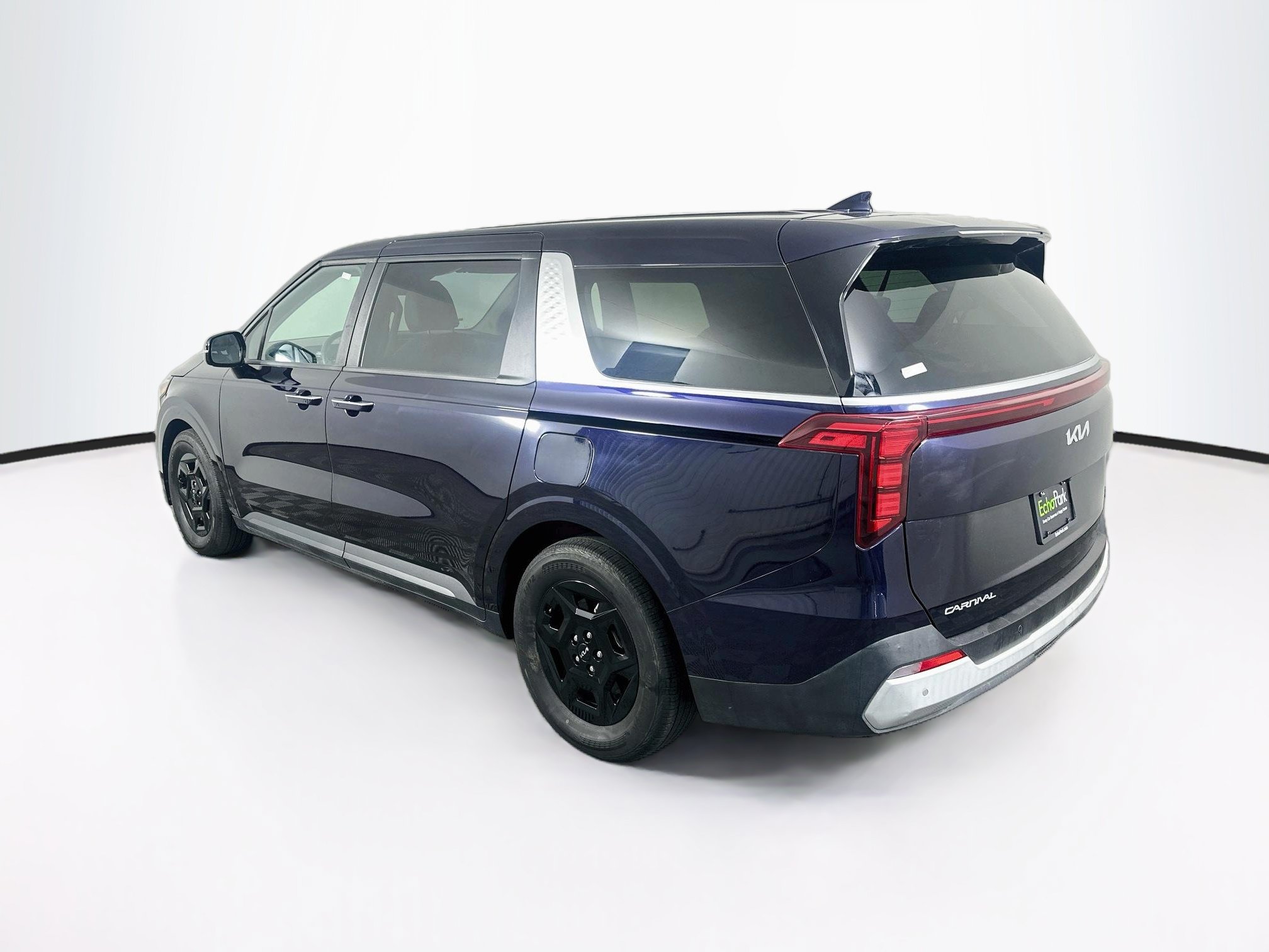 Used 2025 Kia Carnival FWD image 5