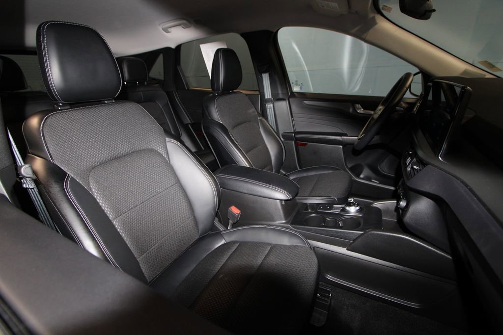 Used 2025 Ford Escape SE image 20