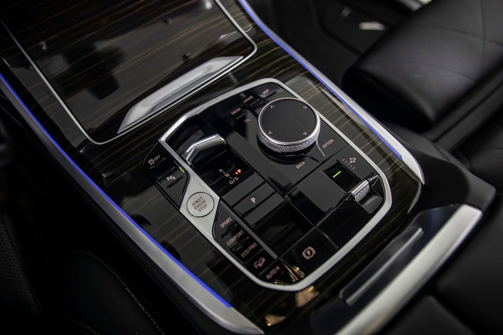 Used 2024 BMW X7 xDrive40i w/ Parking Assistance Package image 30