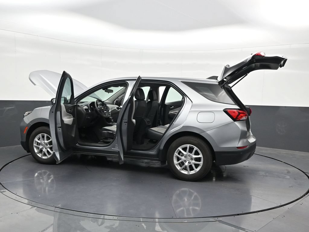 Used 2024 Chevrolet Equinox LS w/ Driver Confidence II Package FWD image 34