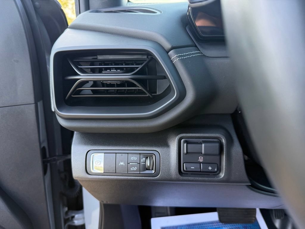 Used 2025 Chevrolet Silverado EV LT AWD/4WD image 32