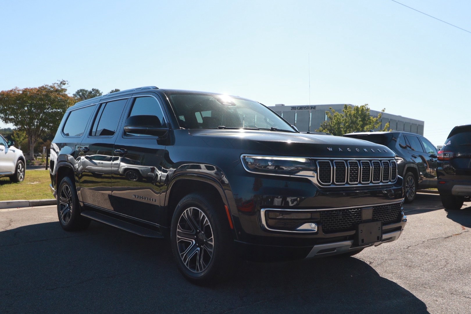 Used 2024 Jeep Wagoneer L Series II RWD image 7