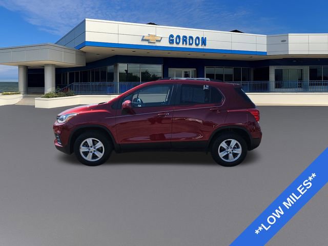 Used 2021 Chevrolet Trax LT w/ LT Convenience Package image 2