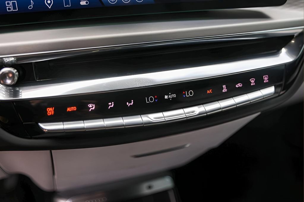Used 2025 Cadillac Lyriq Luxury RWD image 18