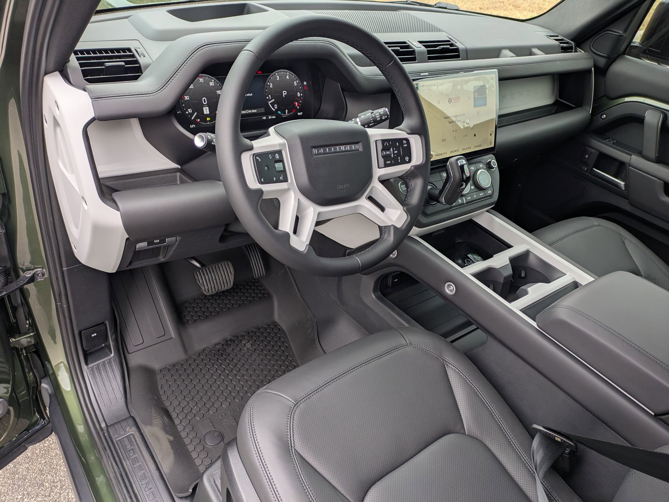 New 2026 Land Rover Defender 110 X-Dynamic SE image 9