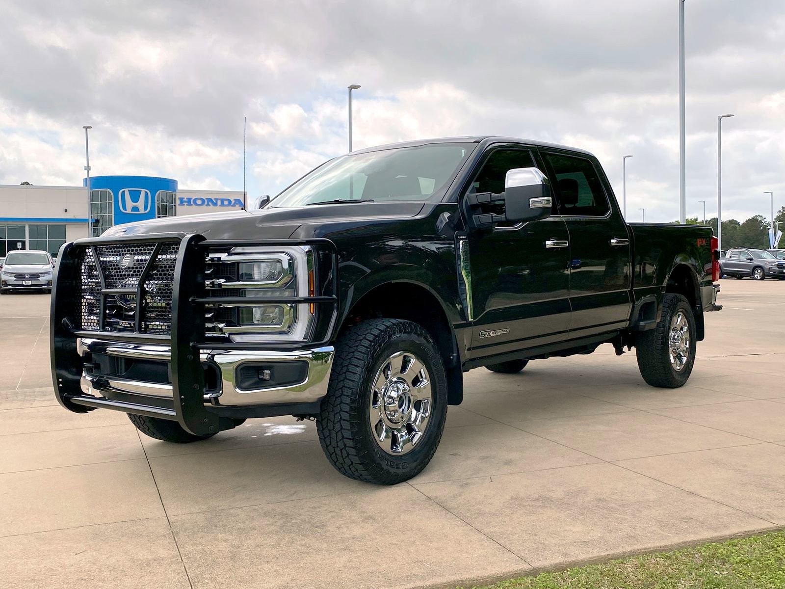 Used 2025 Ford F250 Lariat w/ Chrome Package image 3
