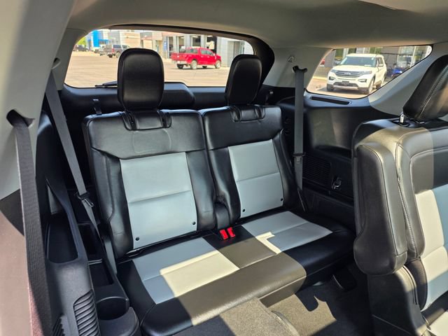 Used 2022 Ford Explorer XLT w/ Equipment Group 202A AWD/4WD image 13