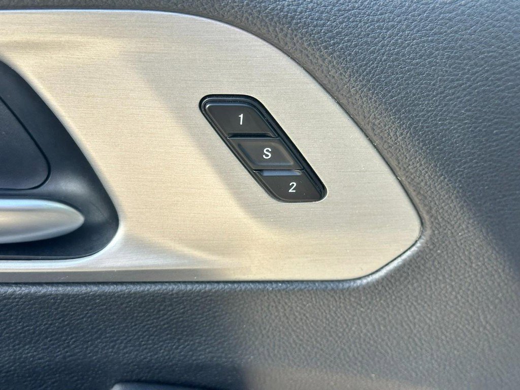 Used 2024 Chrysler Pacifica Premium image 19