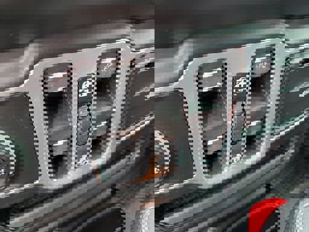 Used 2018 Jeep Wrangler Unlimited Sport S image 20