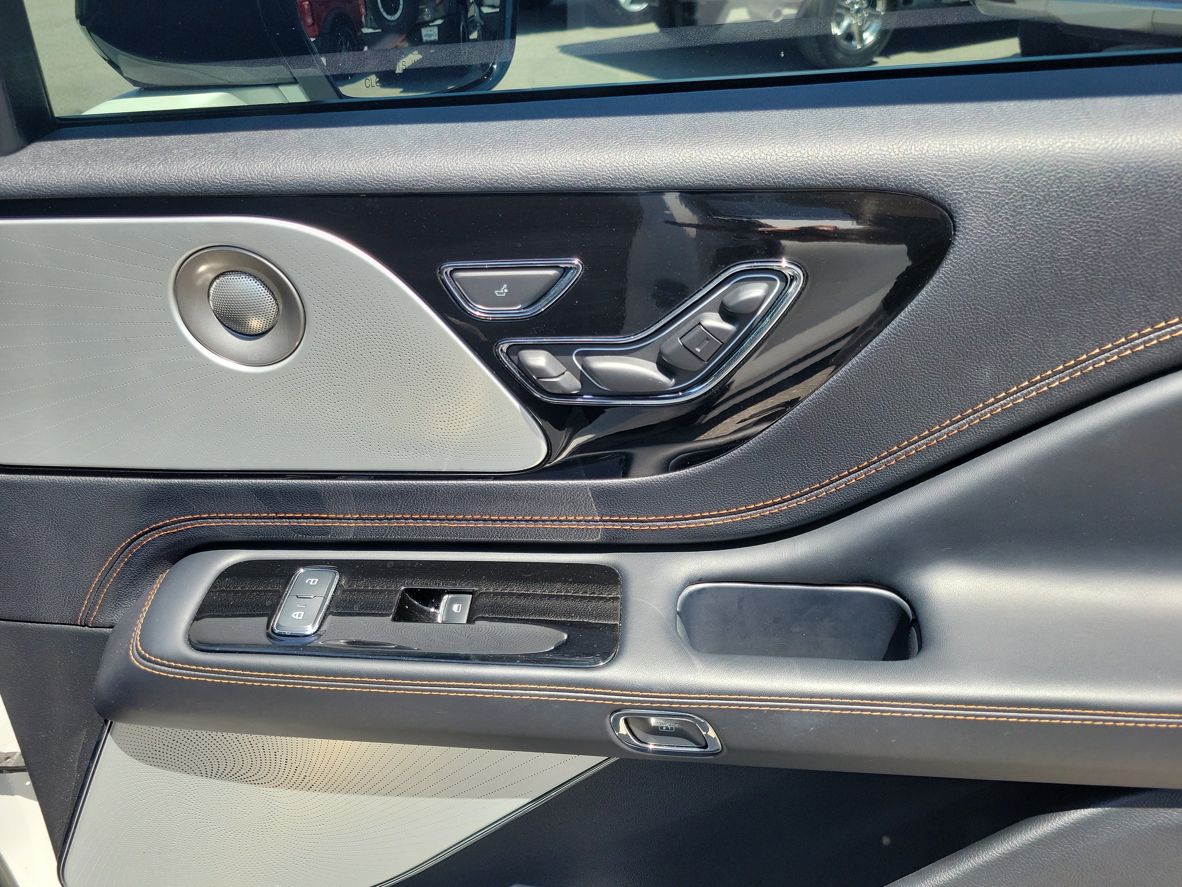 Used 2025 Lincoln Aviator Black Label w/ Jet Appearance Package image 29