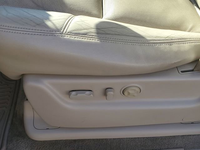 Used 2012 Cadillac Escalade Premium image 23