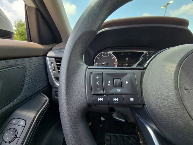 Used 2023 Nissan Rogue SV image 11