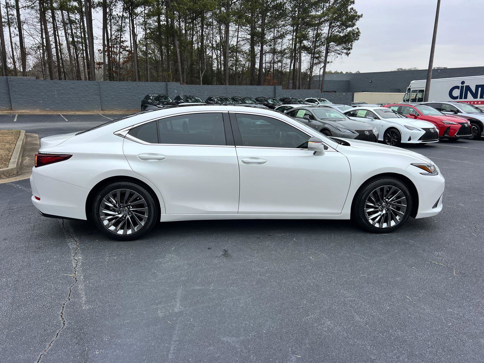 Used 2024 Lexus ES 350 w/ Technology Package image 5