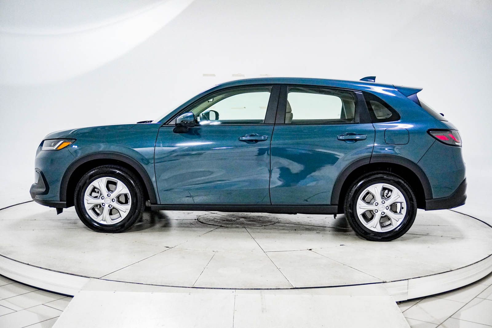 Used 2023 Honda HR-V LX image 5