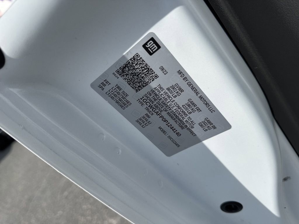 Used 2023 Chevrolet Express 2500 w/ Driver Convenience Package RWD image 27