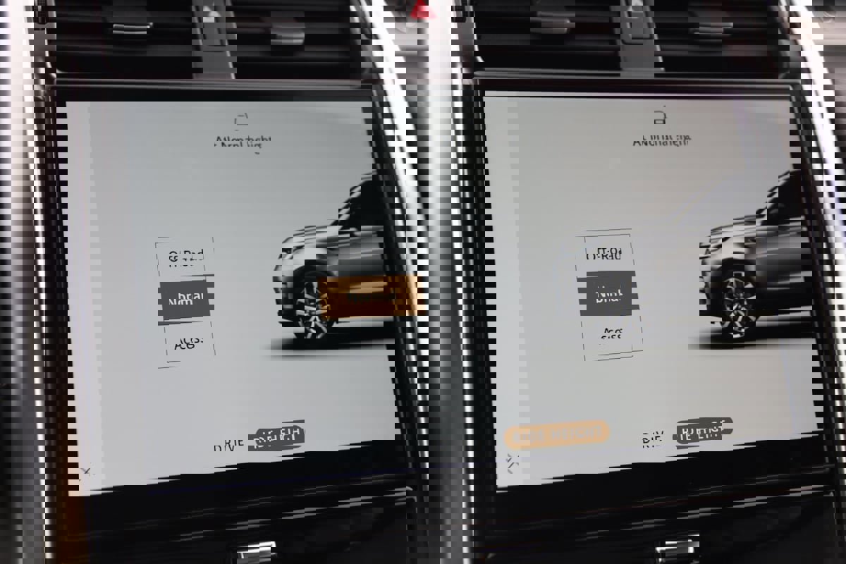 Used 2023 Land Rover Discovery S R-Dynamic image 35