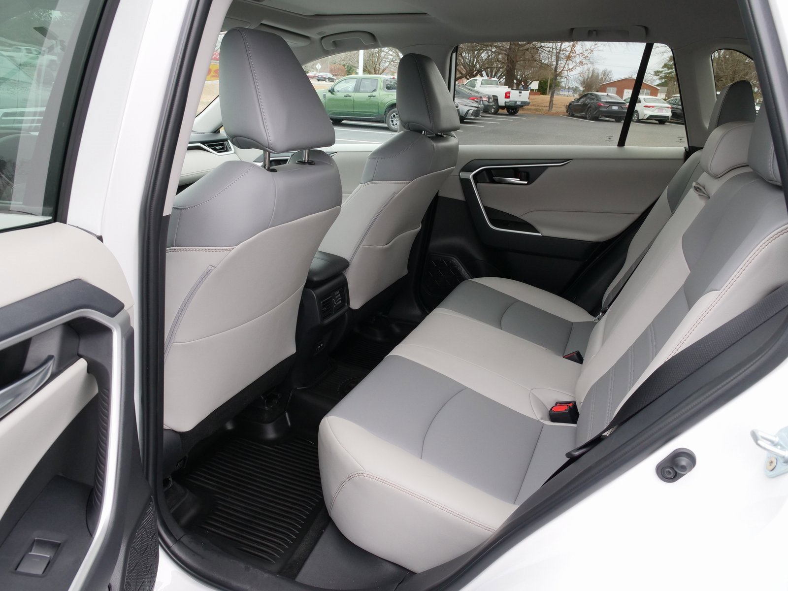 Used 2025 Toyota RAV4 XLE Premium image 16