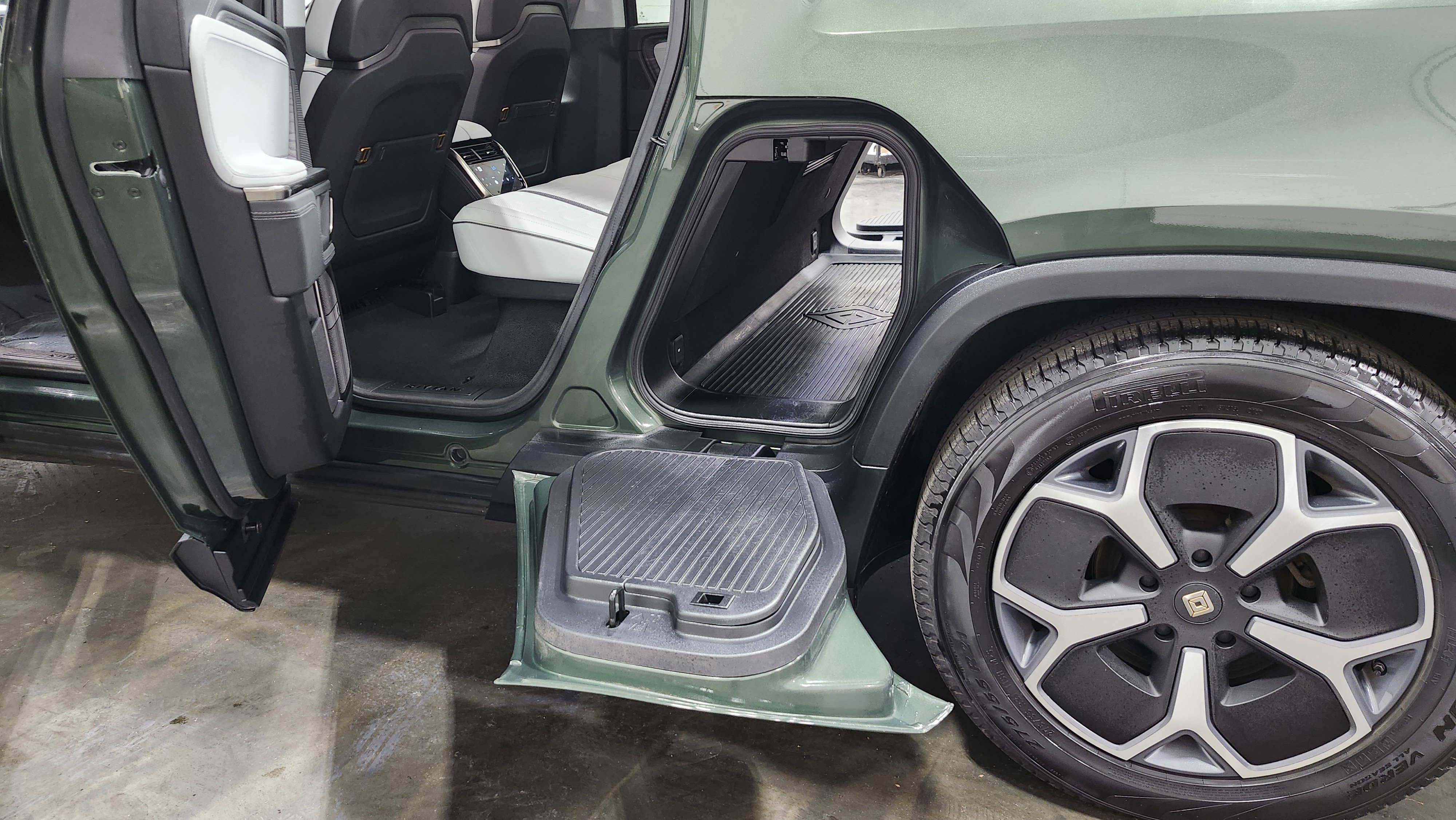 Used 2023 Rivian R1T Adventure image 20