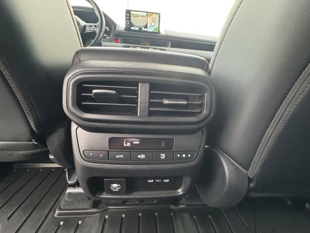 Used 2025 Honda Pilot TrailSport image 29
