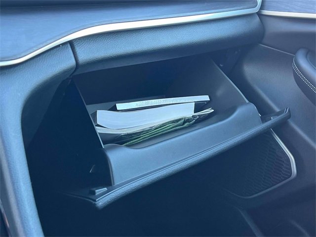 Used 2022 Jeep Grand Cherokee L Limited w/ Black Appearance Package image 28