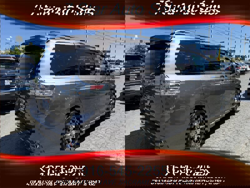 Used 2017 Toyota Sienna SE w/ SE Preferred Package FWD image 4