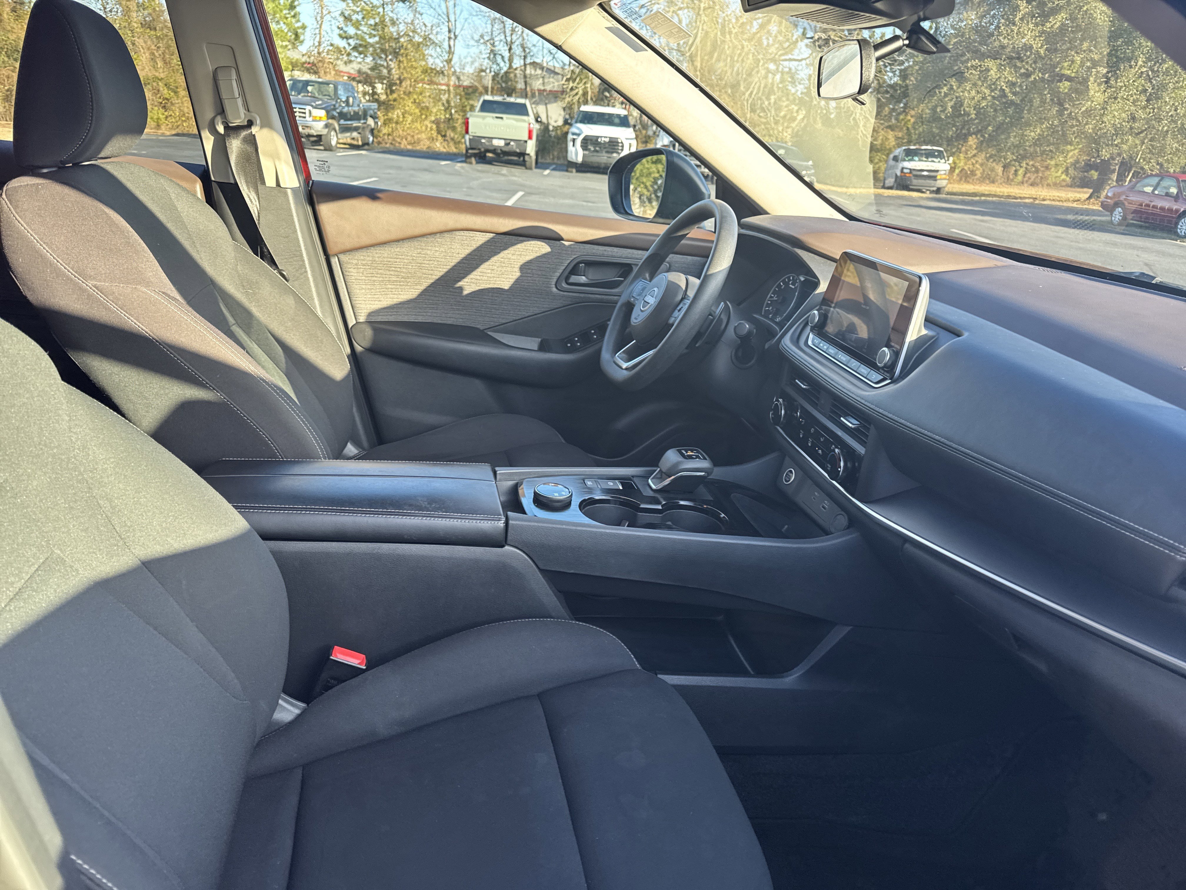 Used 2023 Nissan Rogue S image 33