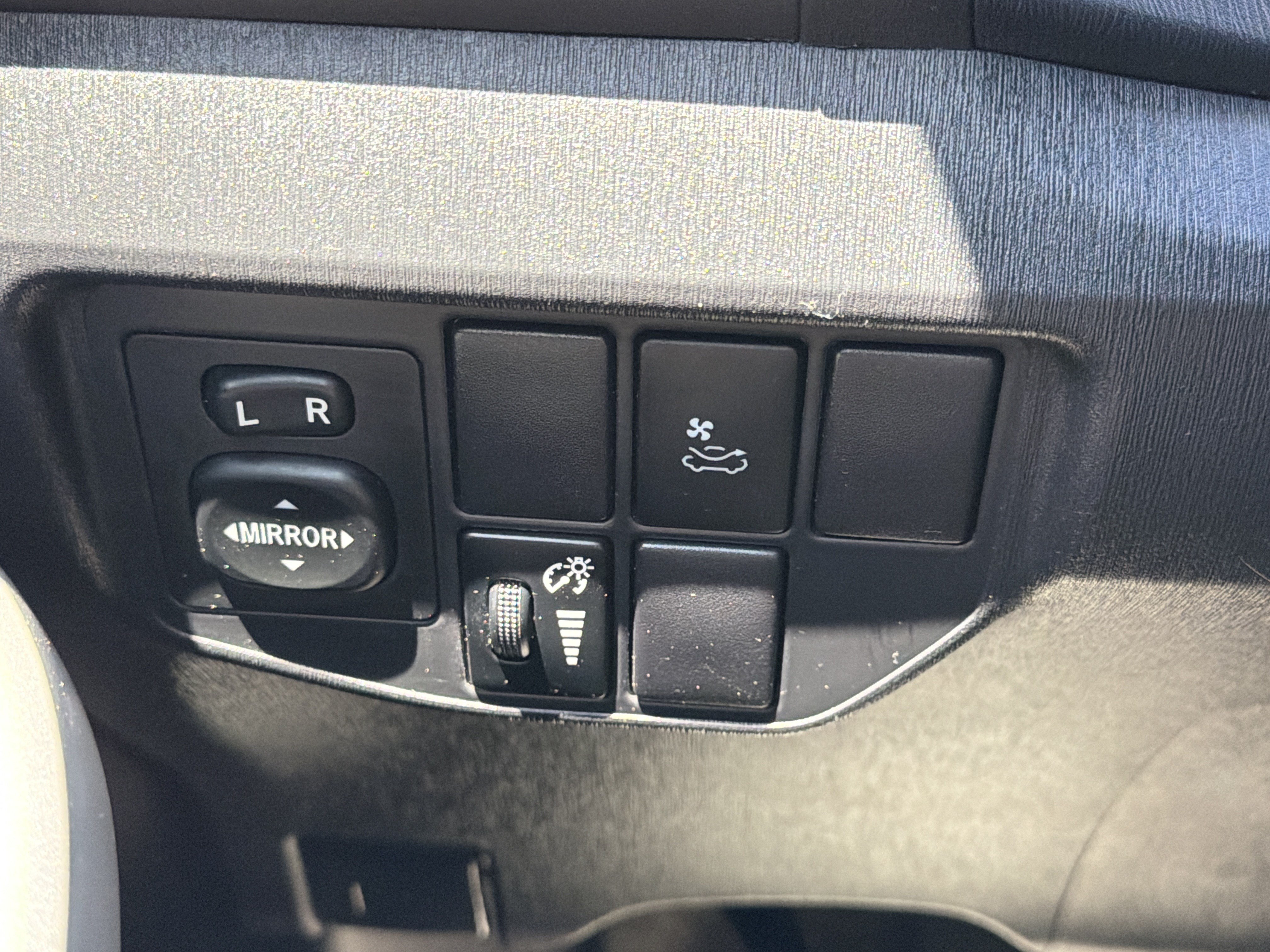 Used 2013 Toyota Prius Four w/ Deluxe Solar Roof Pkg FWD image 33