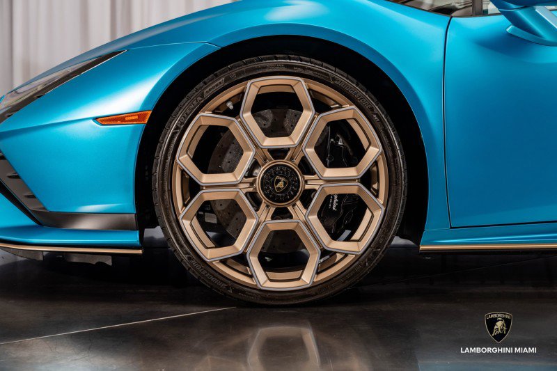 Used 2024 Lamborghini Huracan Tecnica image 10