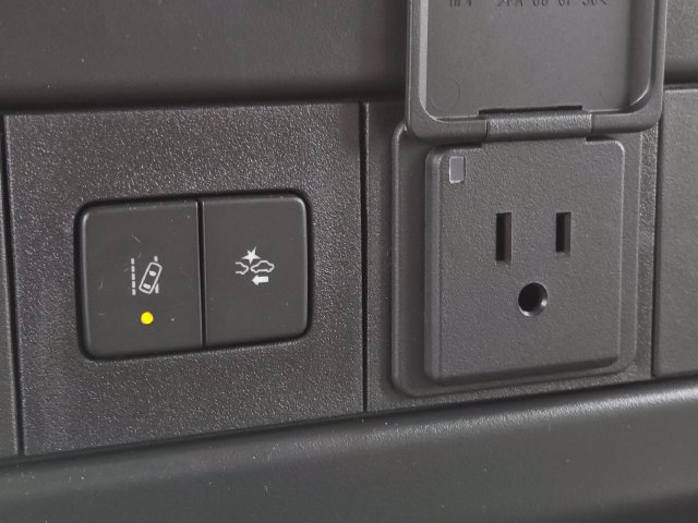 New 2026 GMC Savana 3500 w/ Driver Convenience Package RWD image 7