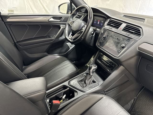 Used 2022 Volkswagen Tiguan SE R-Line image 28