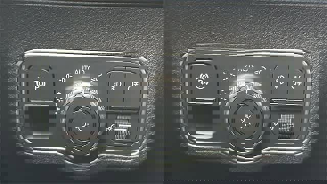 Used 2025 Mercedes-Benz GLB 250 4MATIC image 18