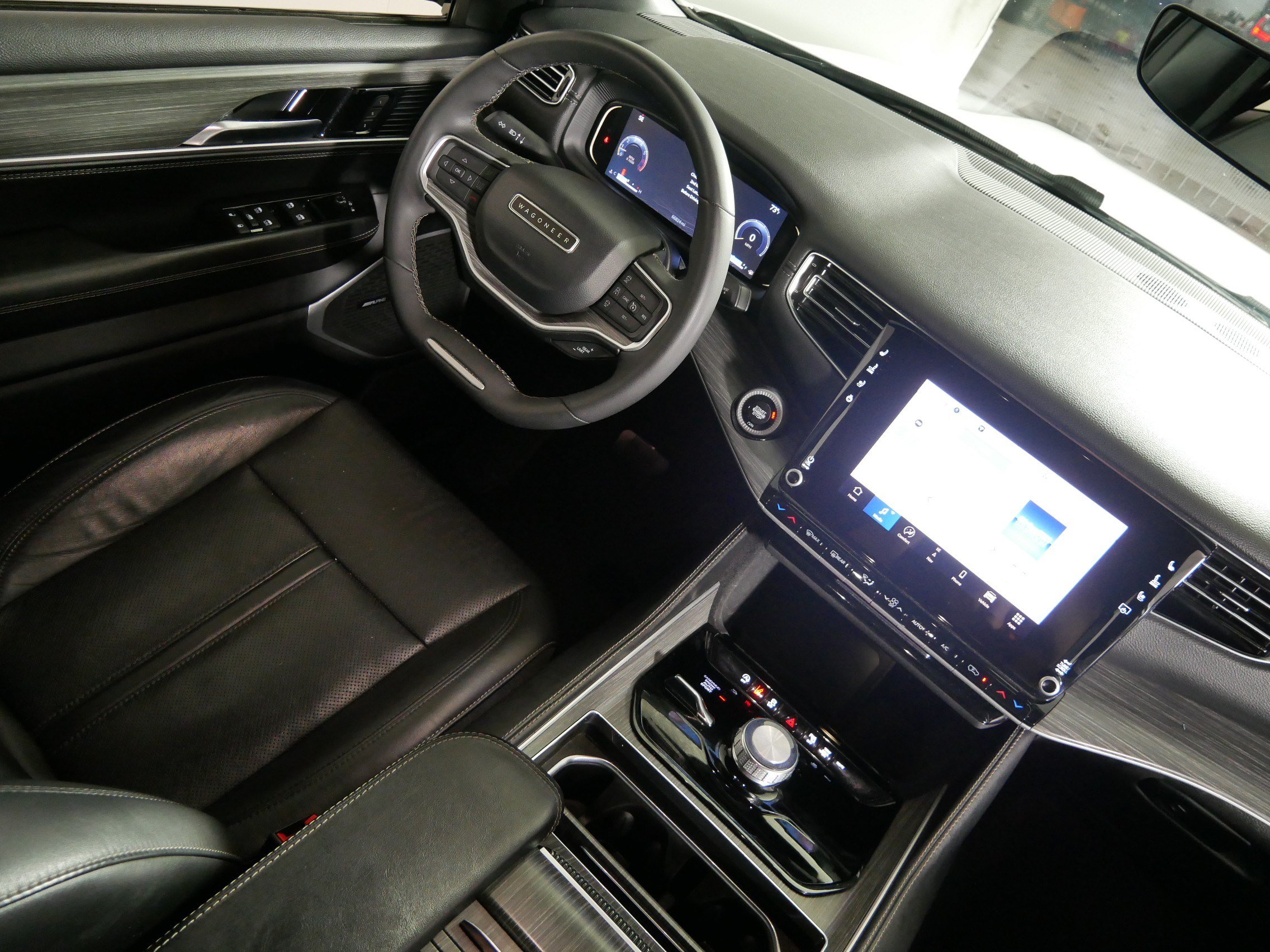 Used 2023 Jeep Wagoneer L Series II AWD/4WD image 9