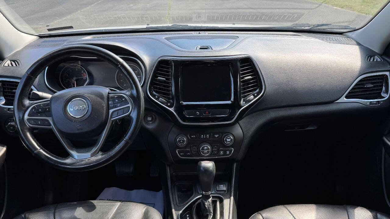 Used 2019 Jeep Cherokee Limited FWD image 11