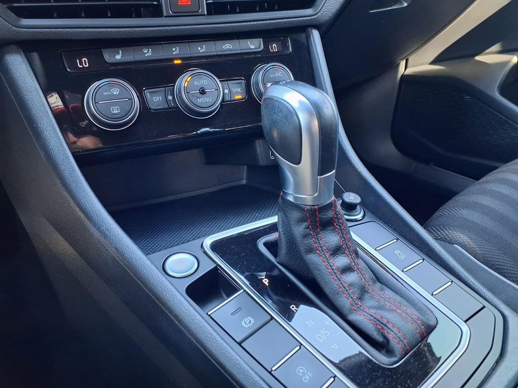 Used 2019 Volkswagen Jetta GLI image 30