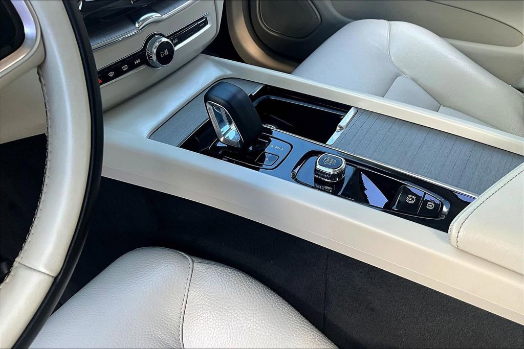 Certified 2023 Volvo XC60 B5 Plus w/ Climate Package AWD/4WD image 20
